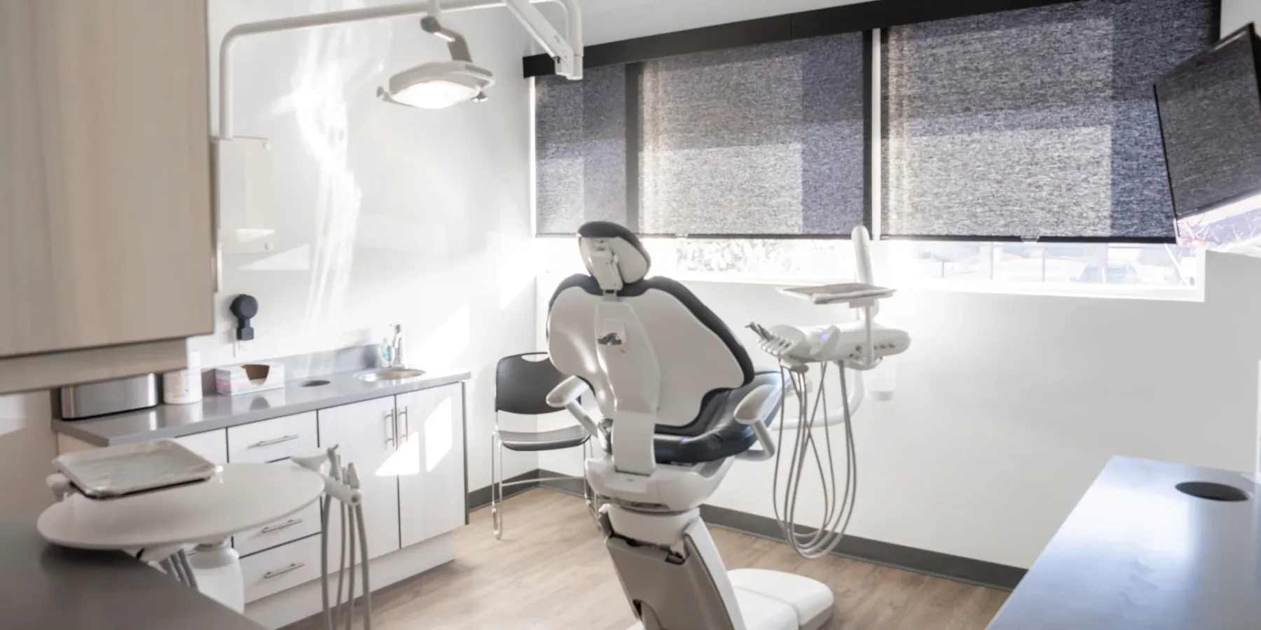 Mountain View treatment room with a street-facing window and overhead light | Complete Smiles-Cottonwood Heights-Mountain View-Redwood-Utah